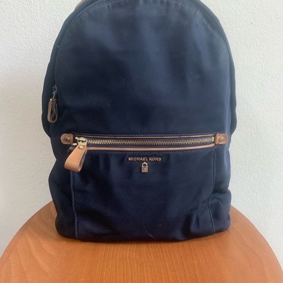 MICHAEL MICHAEL KORS
Kelsey Nylon Backpack
Navy Blue Travel Zip Up - Picture 1 of 12